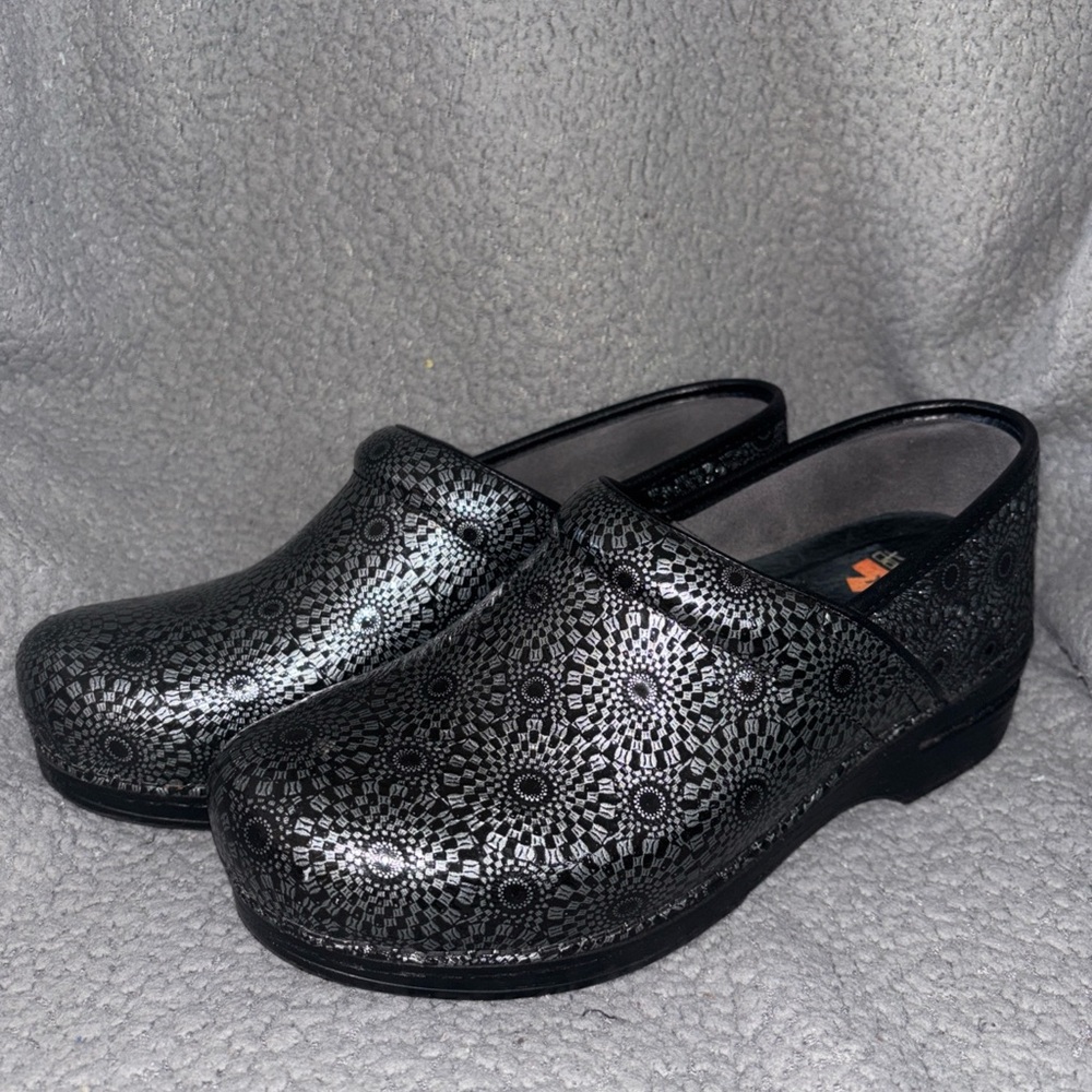 Womens Danskos